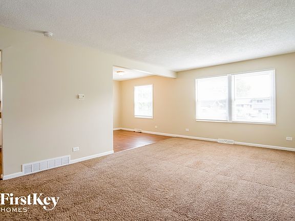 4th image of 28W578 Donald Ave
