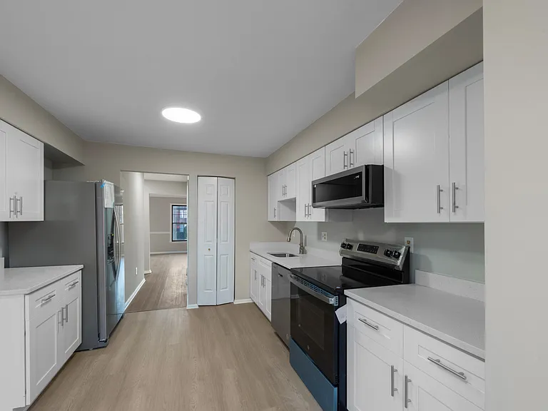 20 Rhodes Pl — Photo 3