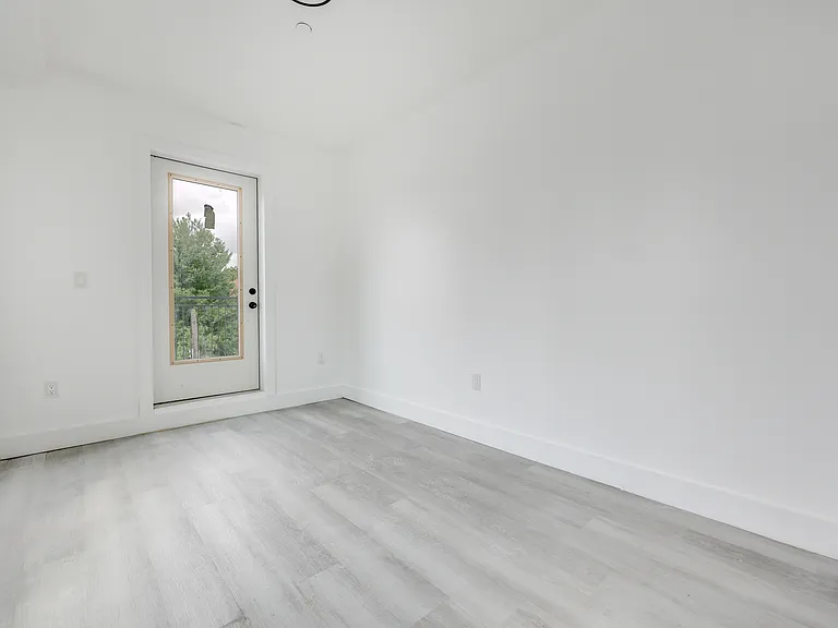 431 Warwick St #2F — Photo 10