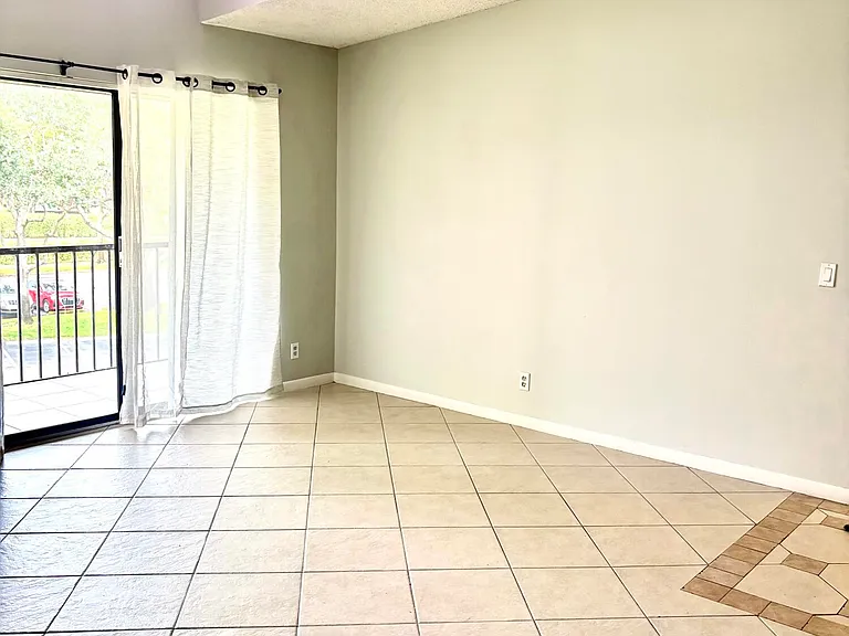201 Foxtail Dr #H3 — Photo 4