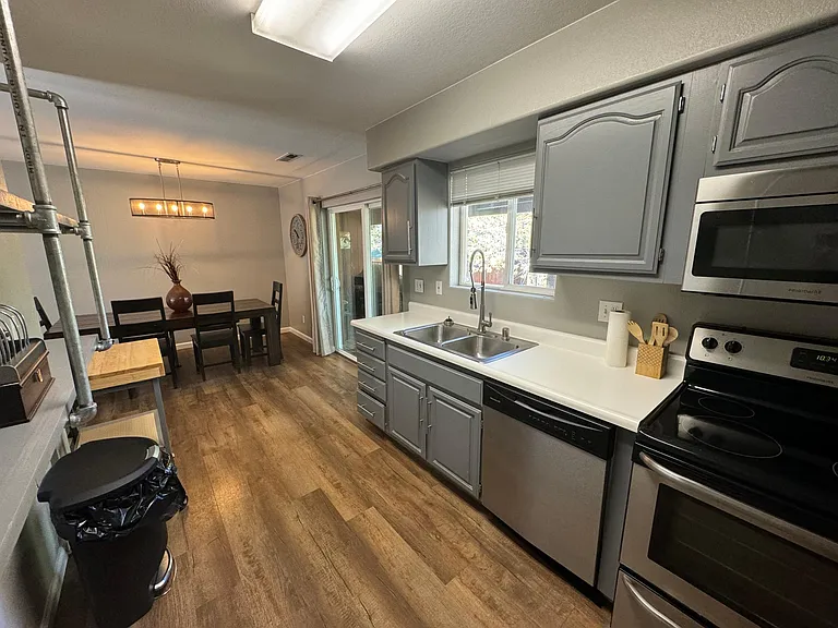 11305 Northwoods Blvd #D — Photo 8