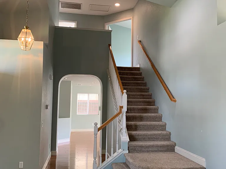 719 Sparrow Ct — Photo 10