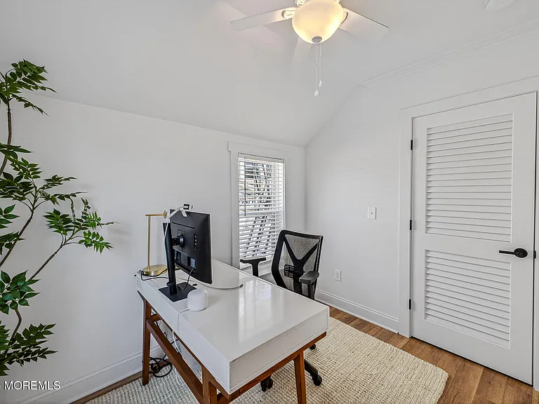 403 Sewall Ave — Photo 9