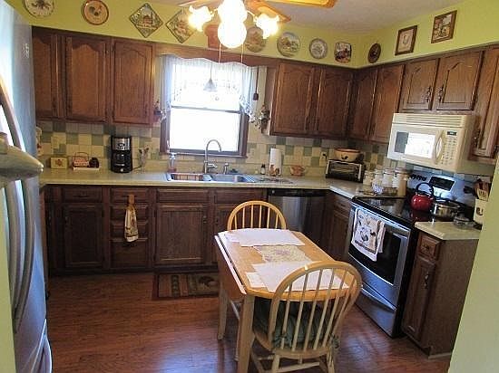 5th image of 668 Moull St