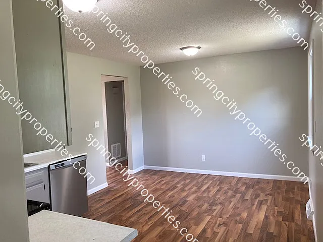 3 bed, 1182 sqft, $985 — Photo 4