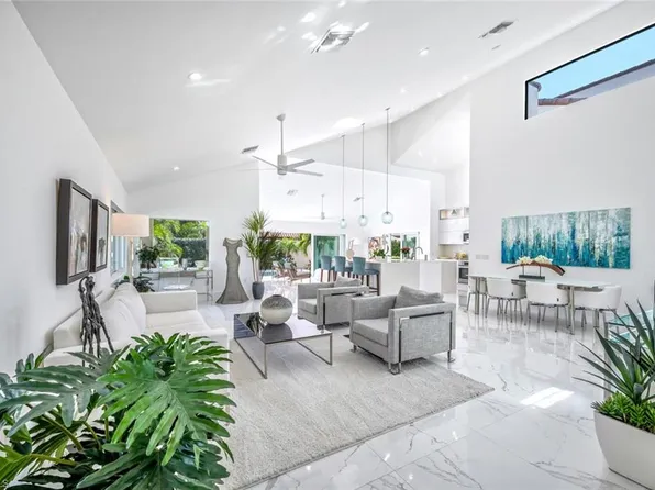 45 Las Brisas WAY #46, NAPLES, FL 34108