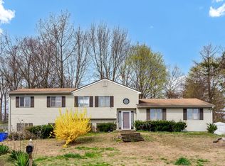 11 Evan Ln, Bloomfield, CT 06002