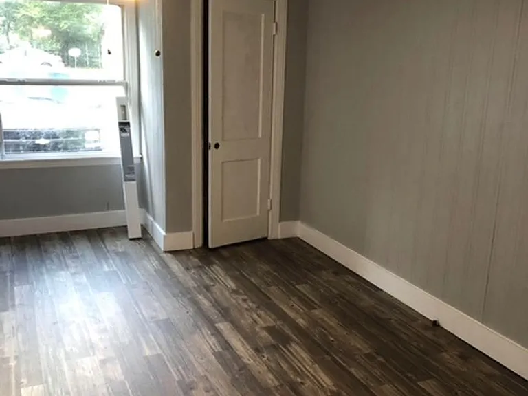 212 W Broadway St — Photo 13