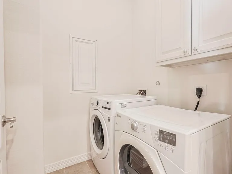 5345 Live Oak St — Photo 4