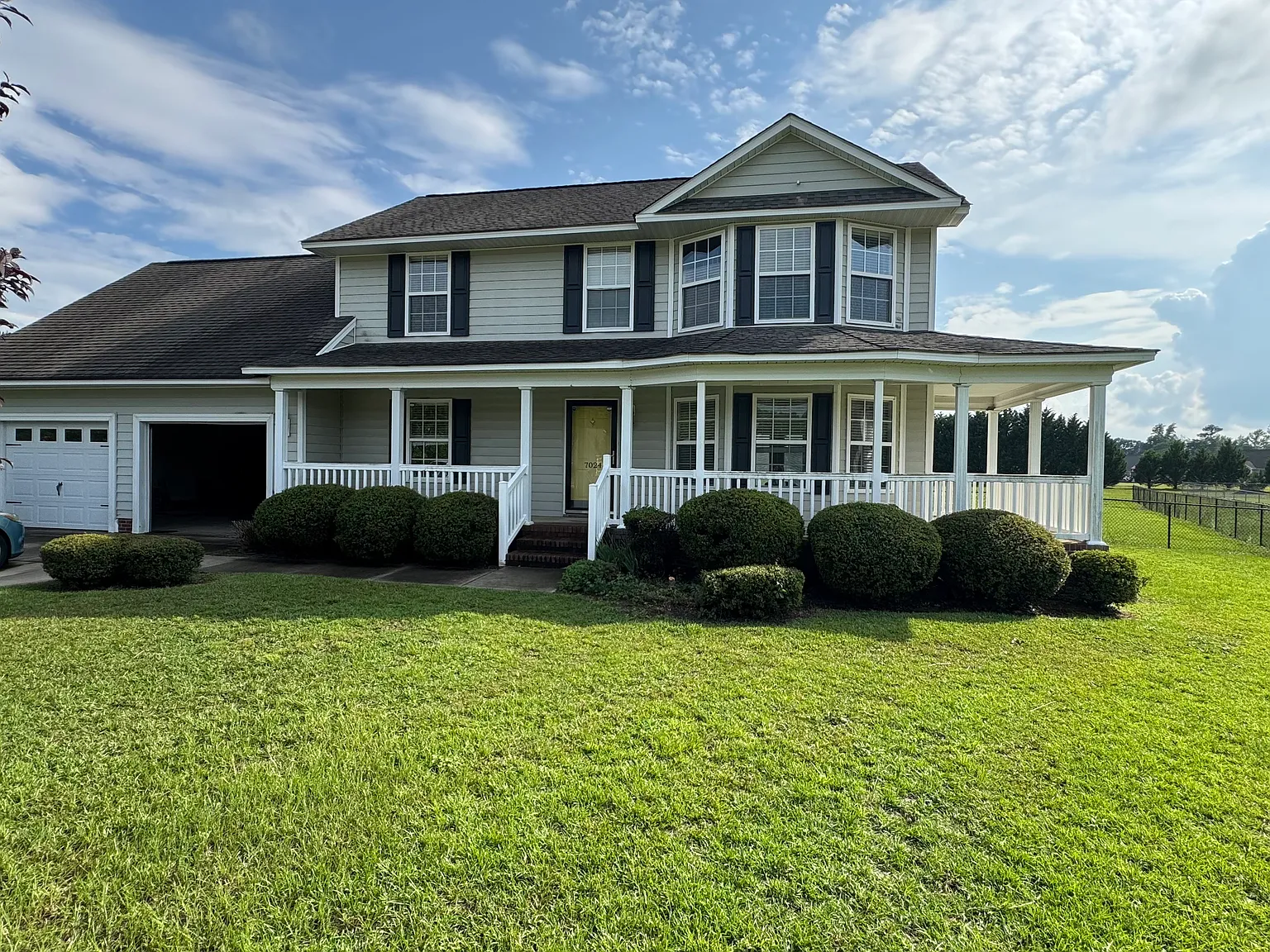 4 bed, 2.5 bath, 2100 sqft, $2,100 — Photo 2