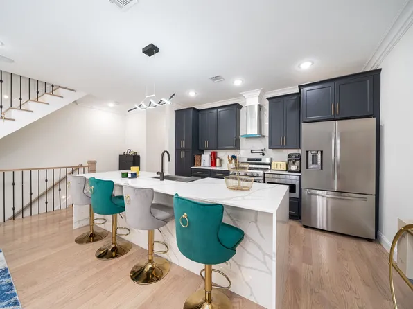 3436 Kennedy Boulevard image 1 of 39