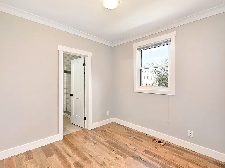 3222 Peter St #1 — Photo 8