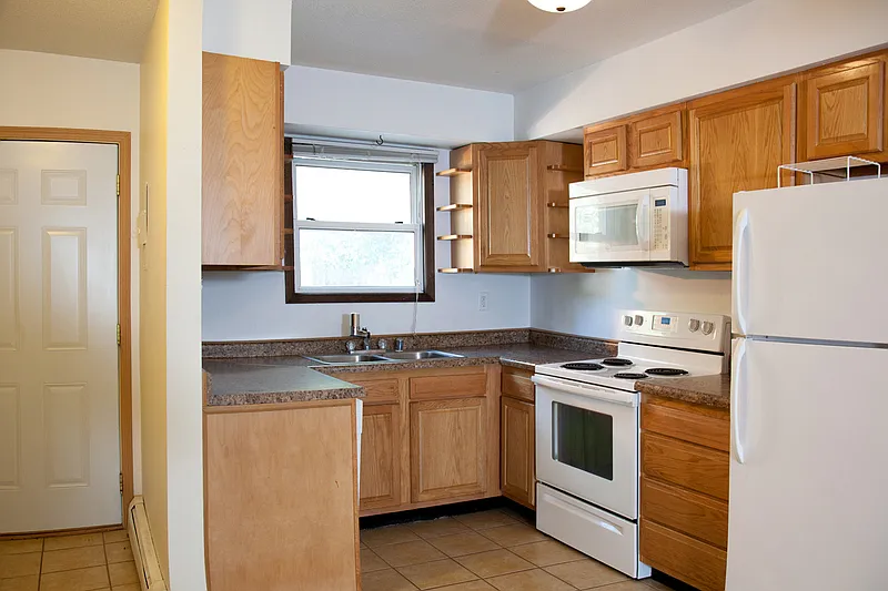 2 bed, 1.0 bath, 1400 sqft, $1,549 — Photo 1