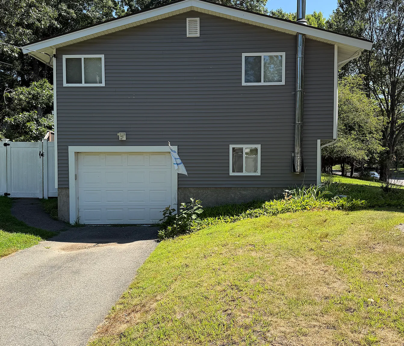 3 bed, 2.0 bath, 2100 sqft, $4,500 — Photo 3