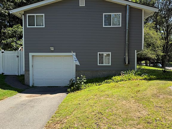 3rd image of 27 Tall Tree Rd
