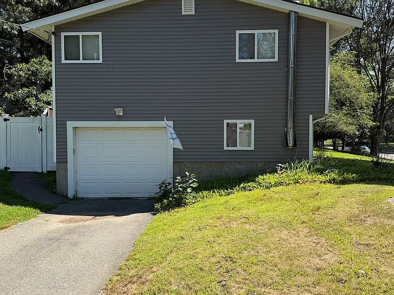 27 Tall Tree Rd — Photo 3