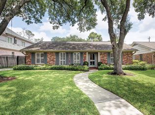6142 Meadow Lake Ln, Houston, TX 77057