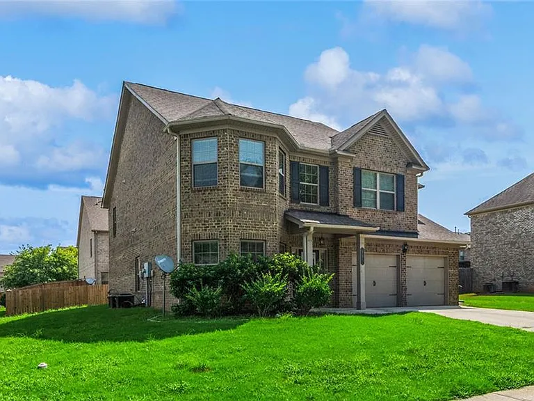 419 Live Oak Pass — Photo 3