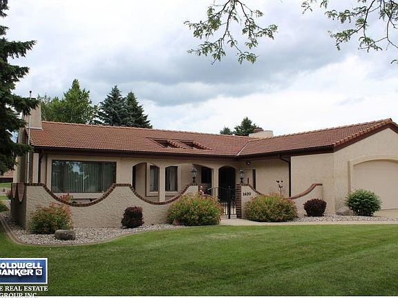 Attractive 3 BR Ranch condo