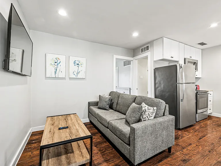 723 Glendale St — Photo 11
