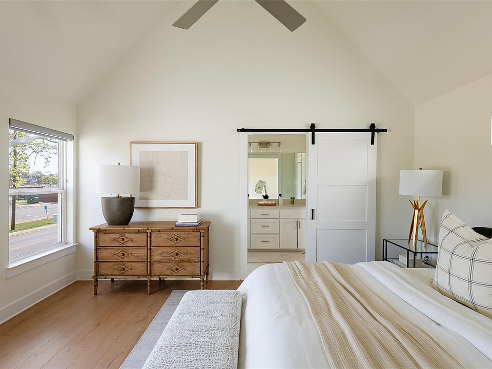 1st image of 709 W Saint Elmo Rd #1