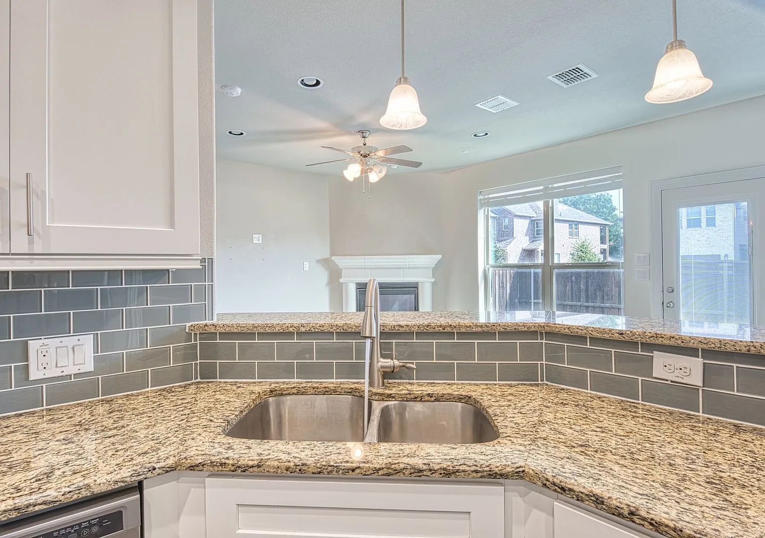 Luxury Sun-Drenched End-Unit Townhouse Offering Effortless Upscale Living in the Heart of Plano! — Photo 3