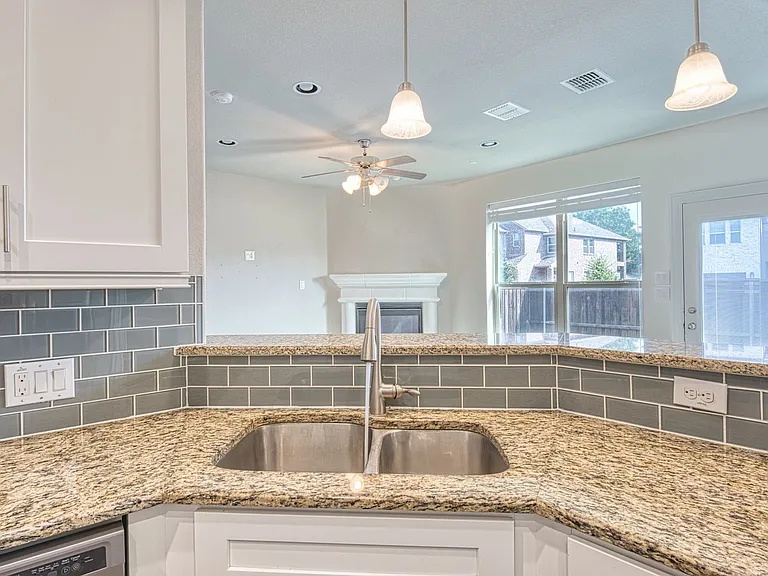 3009 Galveston St — Photo 3