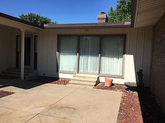 4th image of 904 N Humbolt Ave