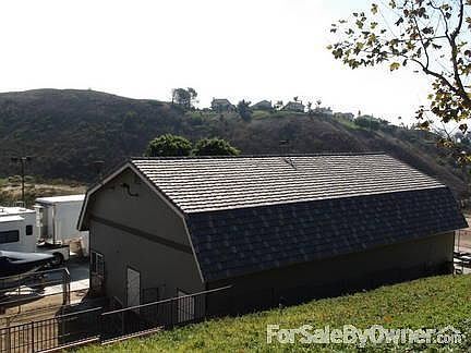 Barn : Looking to the South