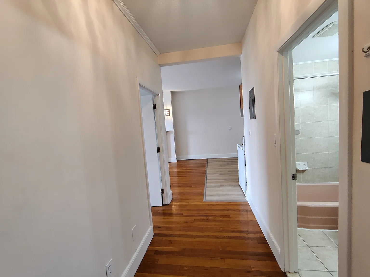 2 bed, 750 sqft, $3,200 — Photo 2
