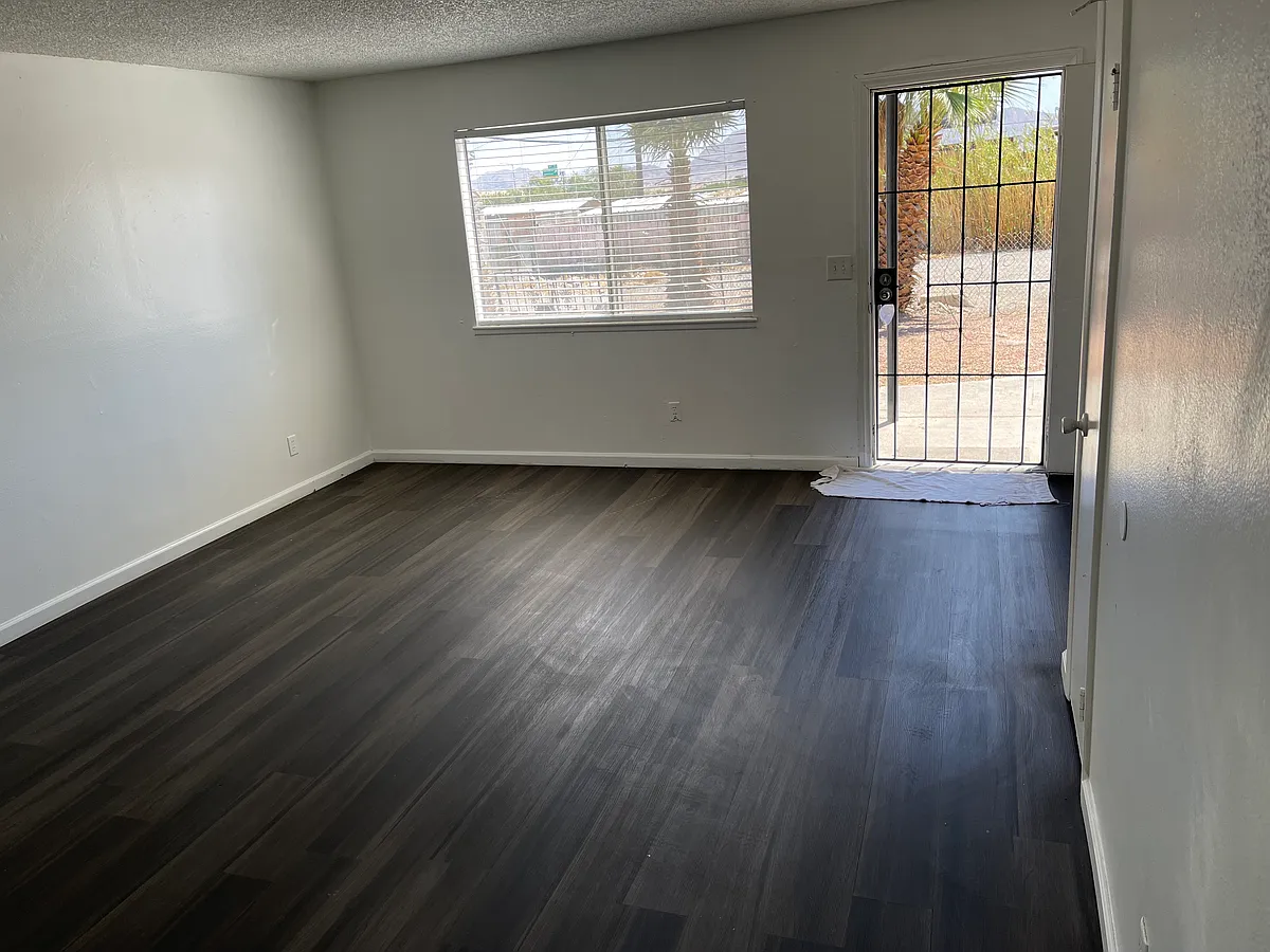 Living Room - 1725 Stewart Ave