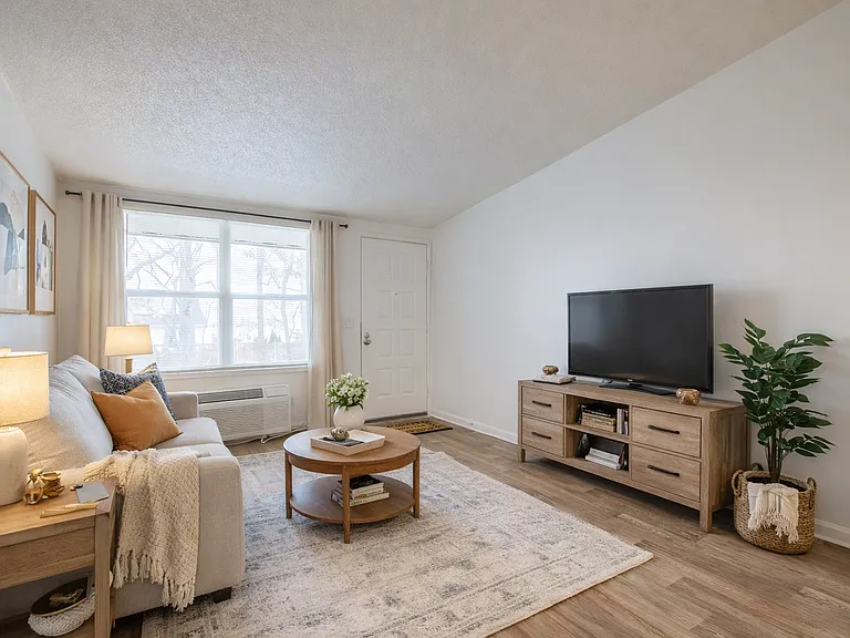 Cedar Hill Apartments — Photo 8