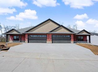 655 Maclan Ct, Iowa City, IA 52246