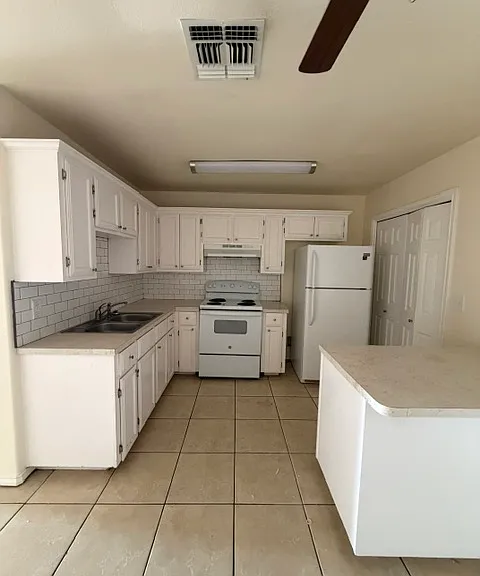 2218 S Tourist Dr E — Photo 3