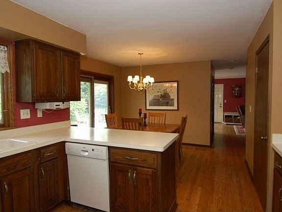 SPACIOUS KITCHEN