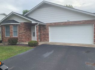 305 E Green Tree Ln, Farmington, MO 63640