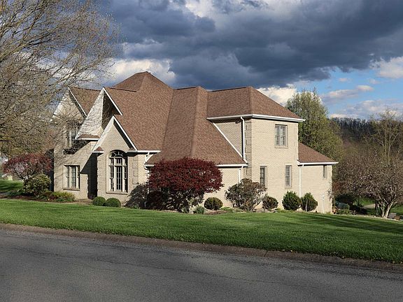 3rd image of 7002 Victorian Dr