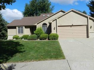 290 Barbara Ct, Troy, MI 48084