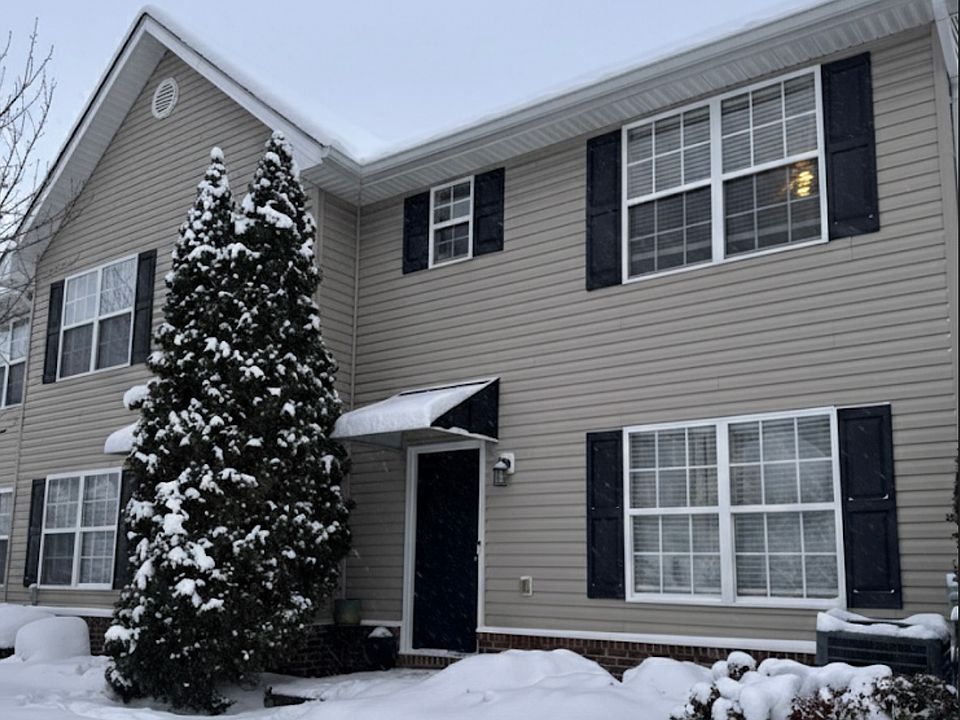 1st image of 2121 S Greenwood Dr
