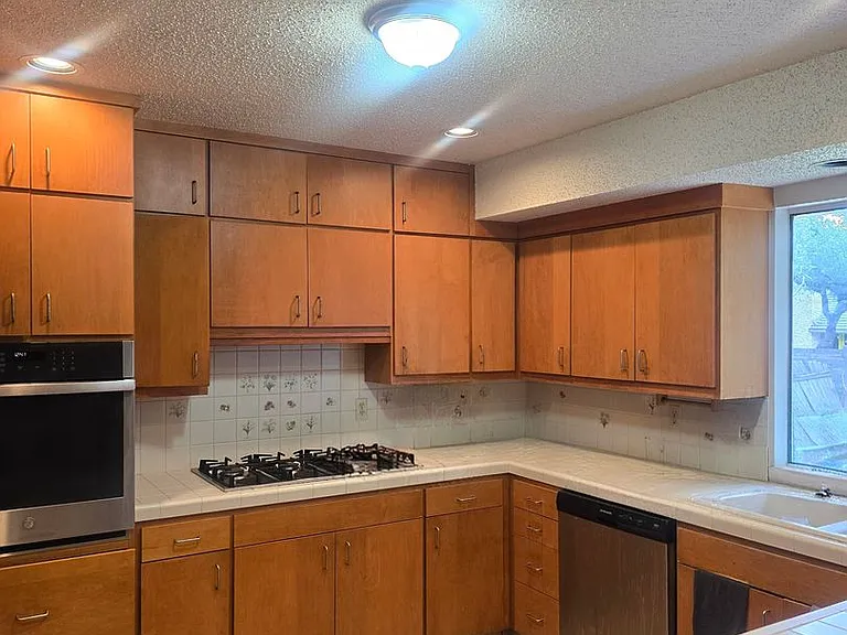 2314 Farnswood Cir — Photo 3