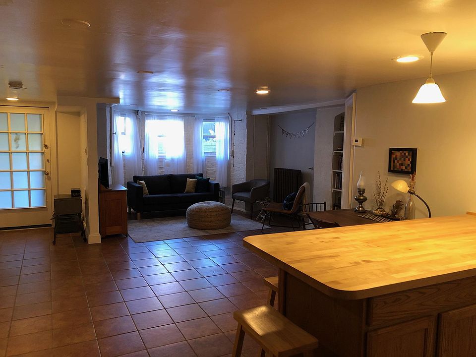 2nd image of 313 C St NE