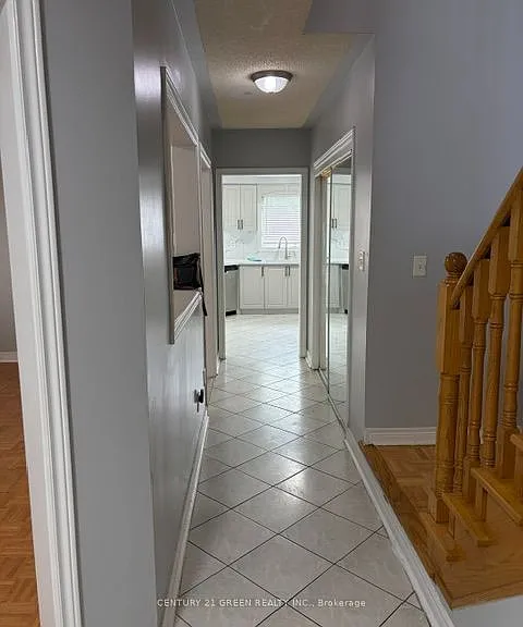 789 Fable Cres — Photo 2