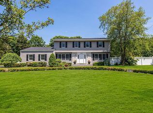11 Cedar Bay Ct, Bayport, NY 11705