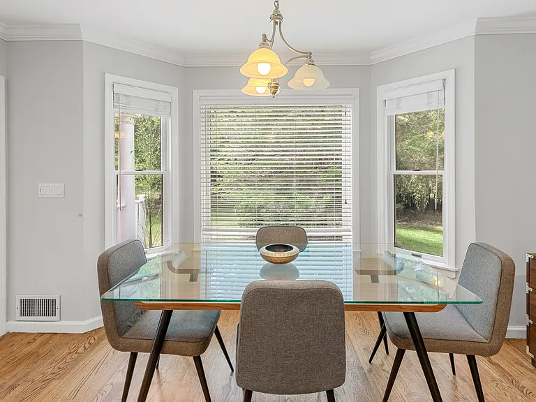 21 Eastway Dr — Photo 12