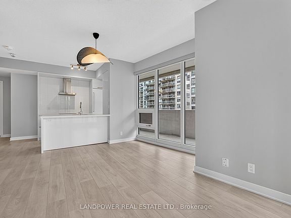5th image of 2221 Yonge St #803