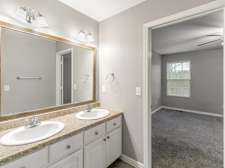 32 Kendal Dr — Photo 15