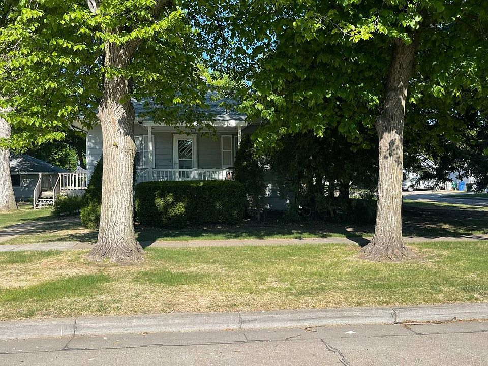 1st image of 823 Grant St