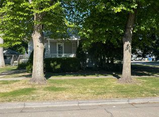 823 Grant St, Holdrege, NE 68949