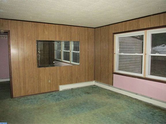 3rd image of 137 N Park Dr