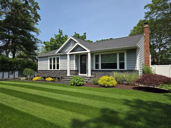 613 Blue Point Road, Holtsville, NY 11742